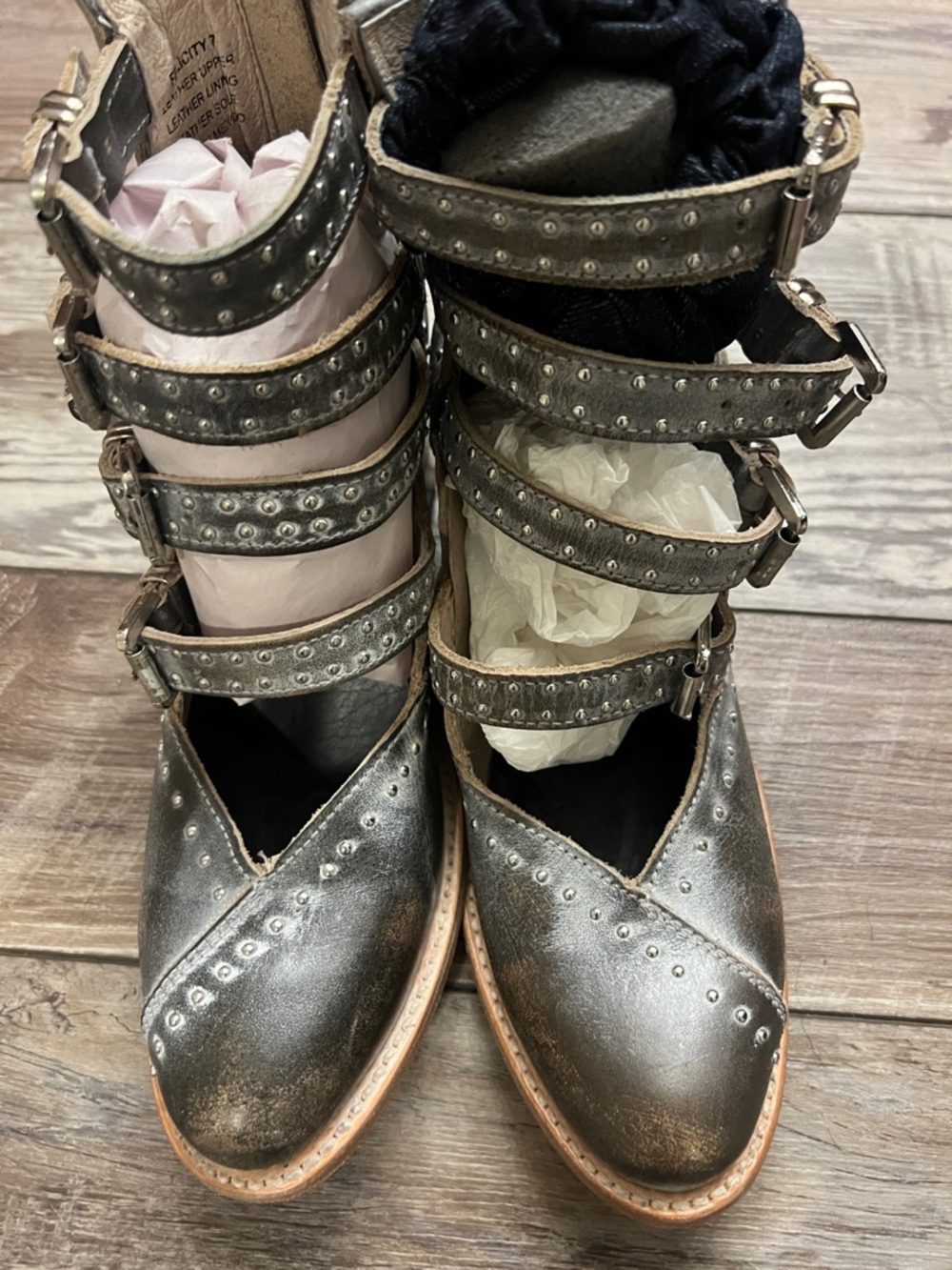 Freebird by Steven Felicity size 7 Women's Metallic Buckle Cutout Ankle Boot - Picture 5 of 7